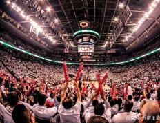 阿扎伦卡迎来十二赛季出色发挥，快船观众热烈欢呼！