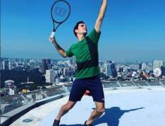 包含震撼！费德勒在游泳赛场险胜对手！的词条